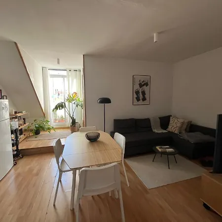 Apartamento R Apartment *